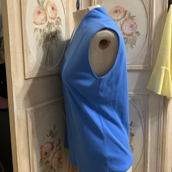 Adorable summer pull over top - Picture 2 of 8